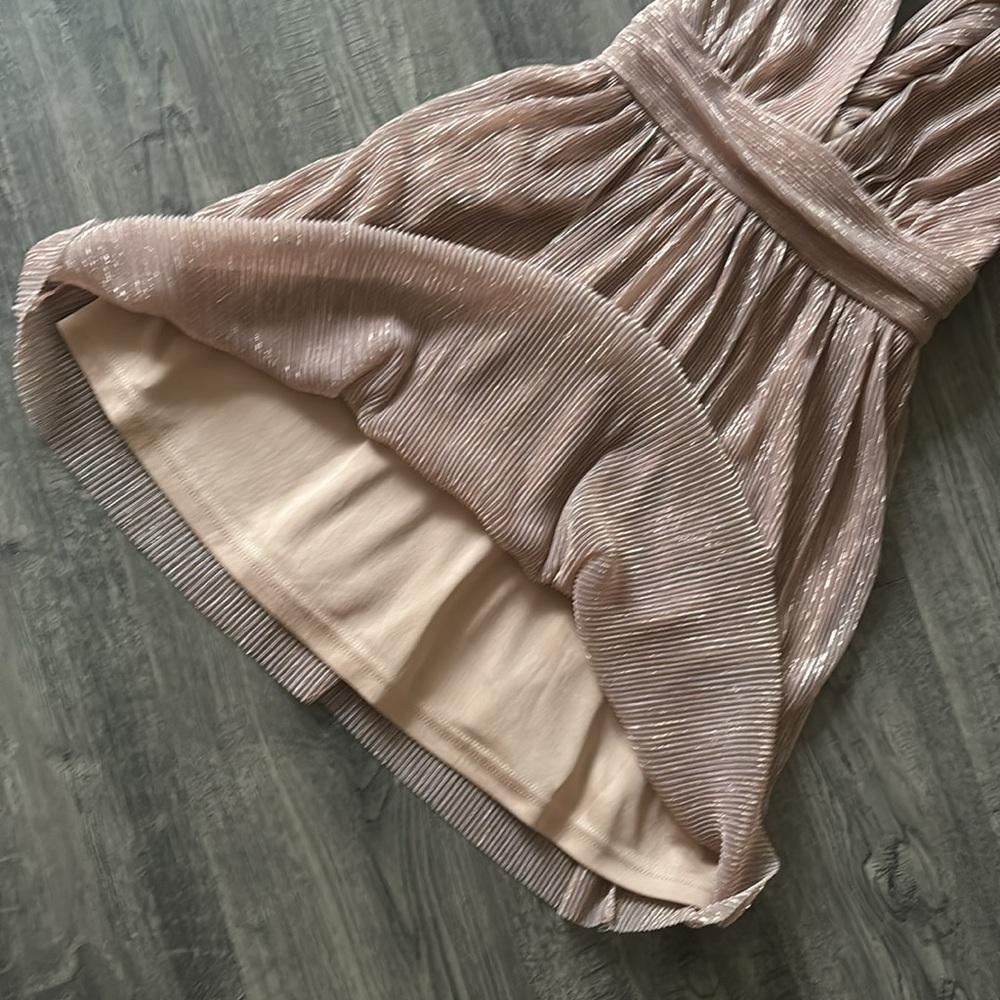 NWOT LuLu’s Metallic Rosegold Dress - Picture 10 of 16
